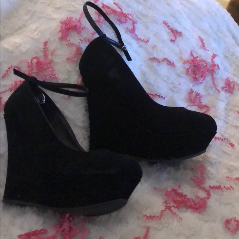 Black suede-like wedges